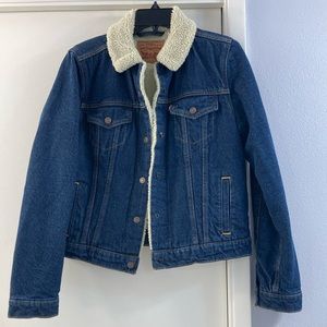 NWOT Levis Sherpa lined dark denim jacket
